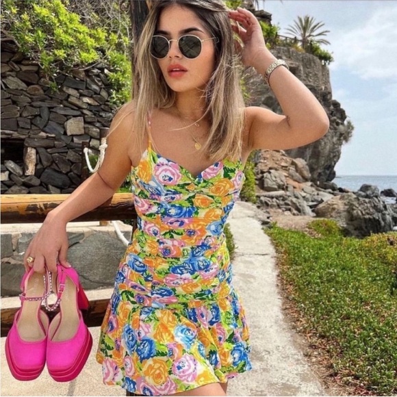 Zara printed draped ruched mini dress
BLOGGERS FAVORITE!!!! NEW - Picture 1 of 10